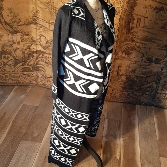 Black White Blanket Pattern S/M long sweater - Picture 4 of 7